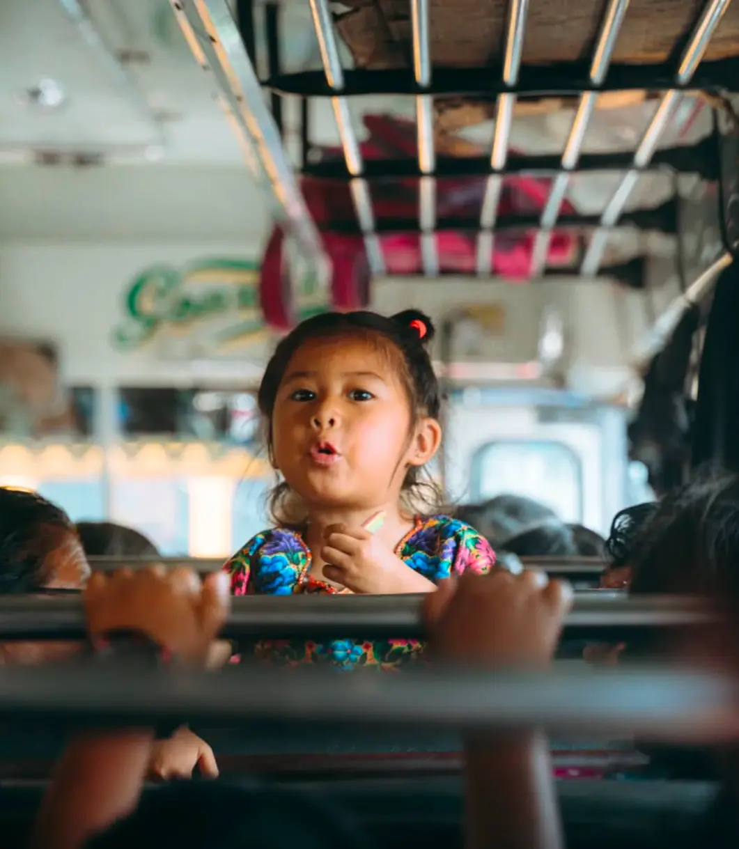 Pasajera en bus de transporte público en Nicaragua
